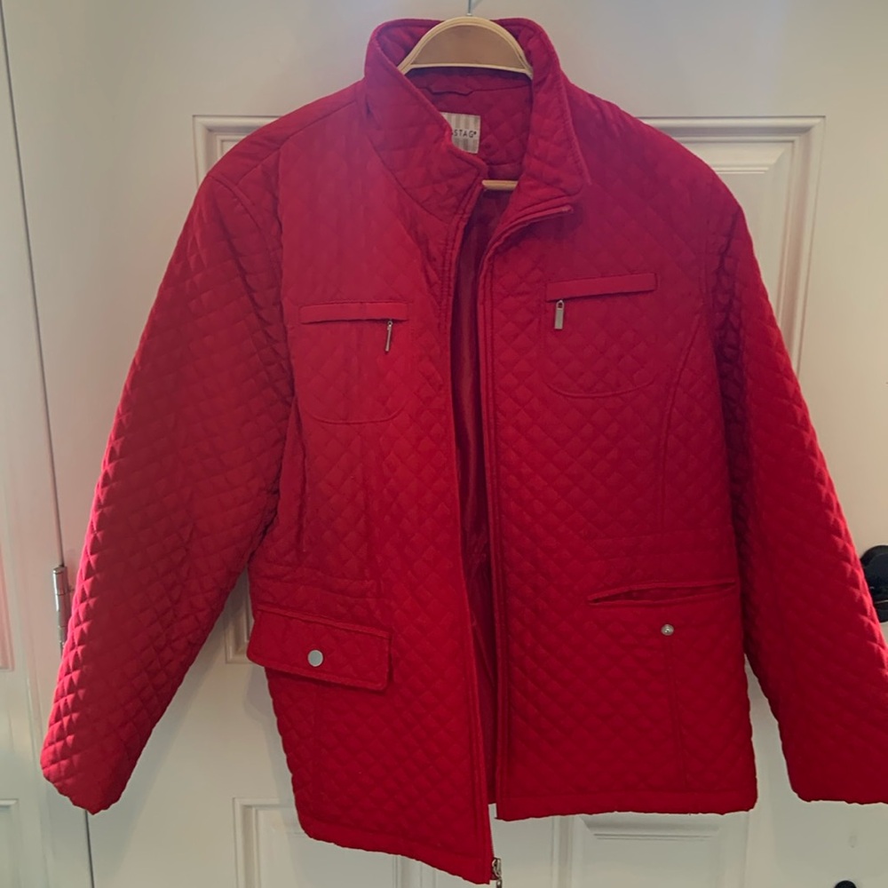 White Stag quilted red barn jacket with waist drawstrings. Polyester size XL